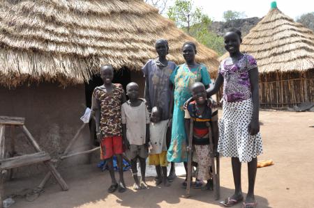 Nyachole, de 9 años, tuvo que huir de Sudán del Sur a causa de la violencia y vive en un campo de refugiados en Etiopía con su familia