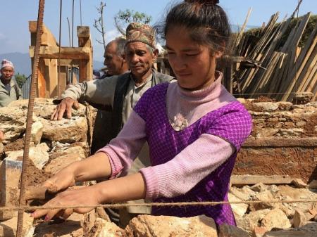 Binita, la primera albañil de Dolakha
