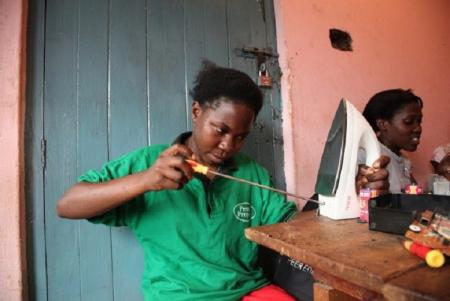 Jacqueline, que comenzó su carrera en el trabajo sexual a los 11 y la ejerció durante siete años. Pero ahora, gracias a nuestros planes de apoyo a la formación