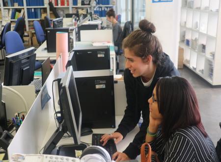 Joven de nuestro programas locales recibe formación digital Joven de nuestro programas locales recibe formación digital